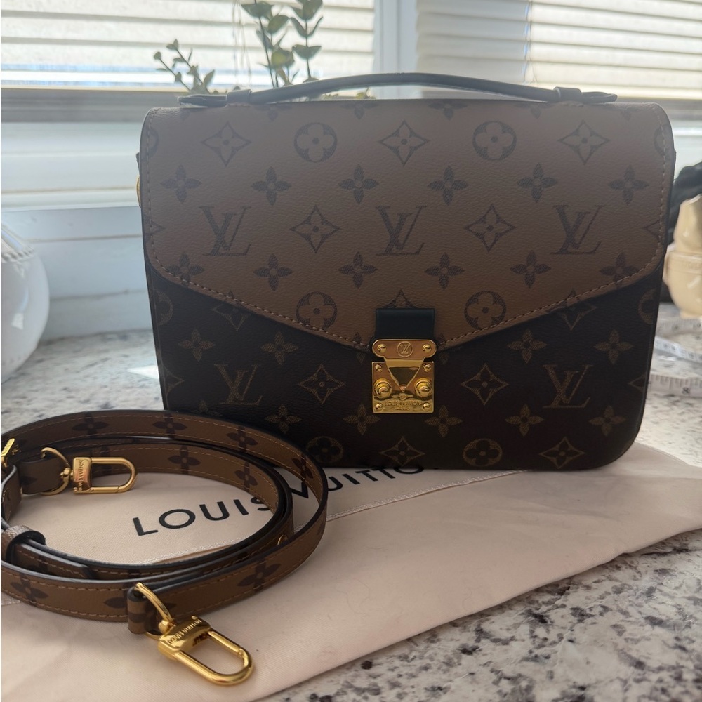 Source Unknown Brown Monogram Crossbody Bag with Gold Hardware